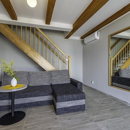 Frajda Domki - Apartamenty 6-Osobowe - Salon I Dwie Sypialnie Oraz Studia 4-Osobowe - Pokoj Z Aneksem Kuchennym ريفال المظهر الخارجي الصورة