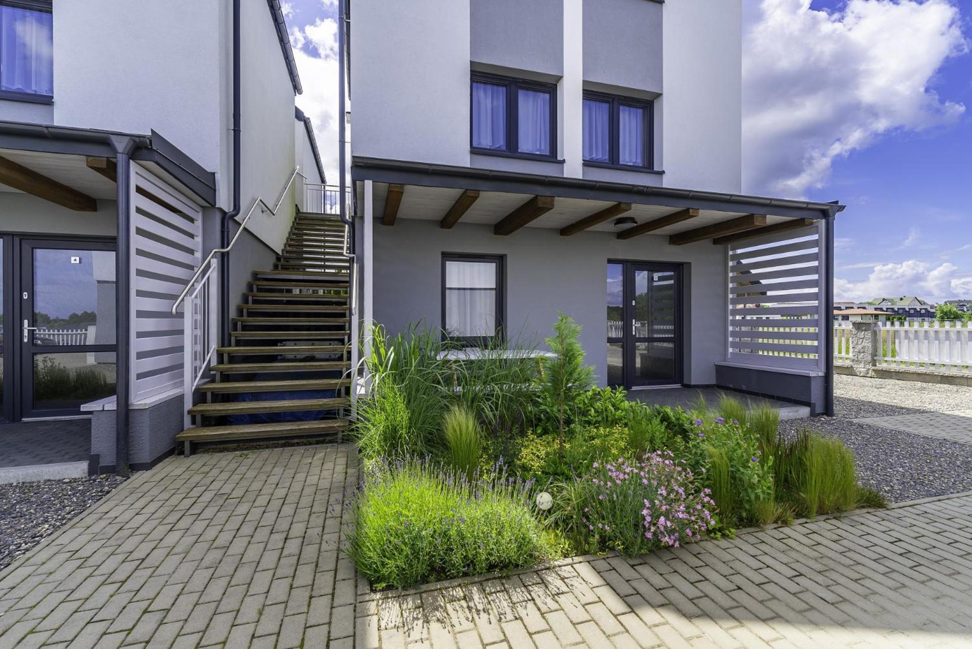 Frajda Domki - Apartamenty 6-Osobowe - Salon I Dwie Sypialnie Oraz Studia 4-Osobowe - Pokoj Z Aneksem Kuchennym ريفال المظهر الخارجي الصورة